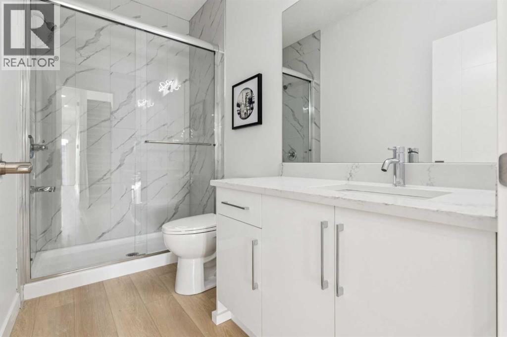 204, 95 Saddlecrest Circle Ne, Calgary, AB - Indoor Photo Showing Bathroom