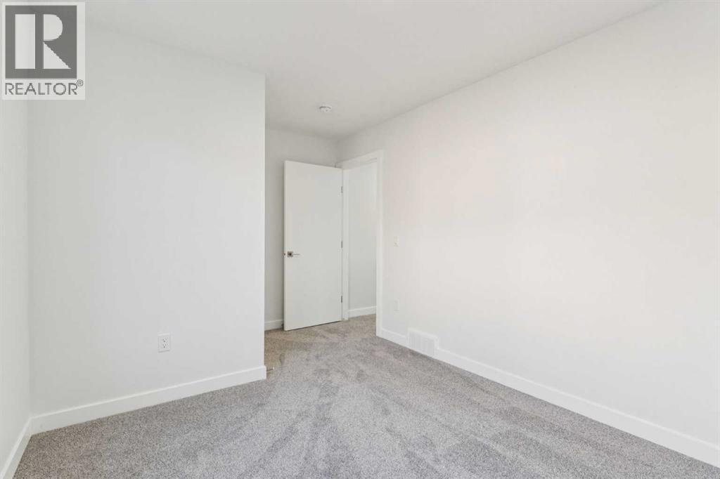 204, 95 Saddlecrest Circle Ne, Calgary, AB - Indoor Photo Showing Other Room