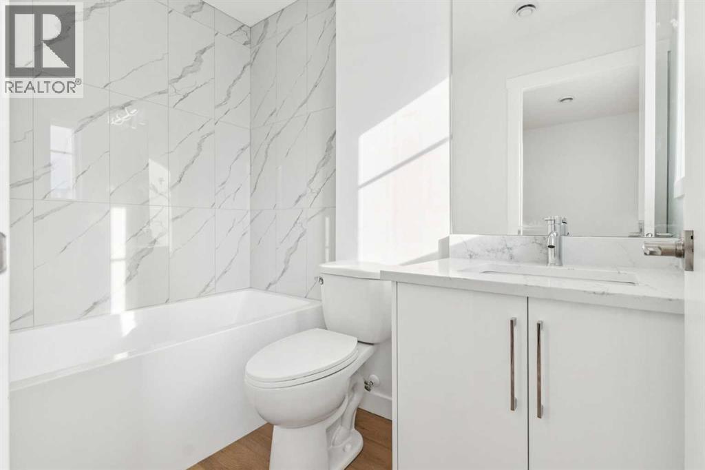204, 95 Saddlecrest Circle Ne, Calgary, AB - Indoor Photo Showing Bathroom