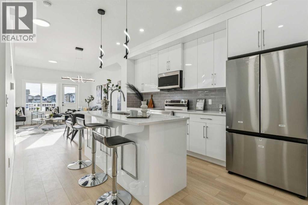 204, 95 Saddlecrest Circle Ne, Calgary, AB - Indoor Photo Showing Kitchen With Stainless Steel Kitchen With Upgraded Kitchen