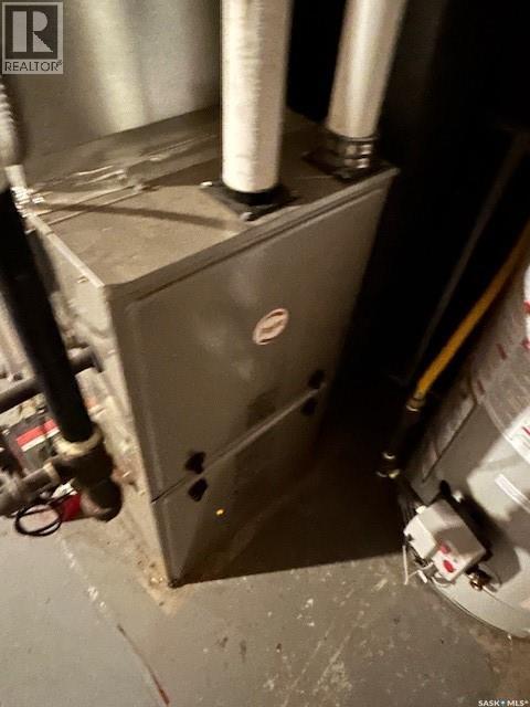 A And B 402 Ash Street E, Saskatoon, SK - Indoor