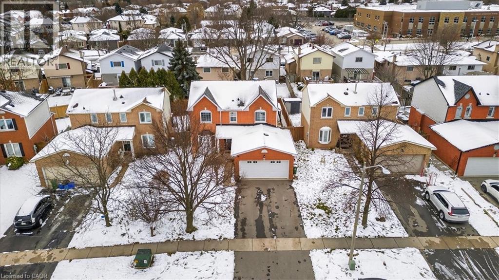 71 Royaledge Way, Hamilton, ON - Outdoor With Facade
