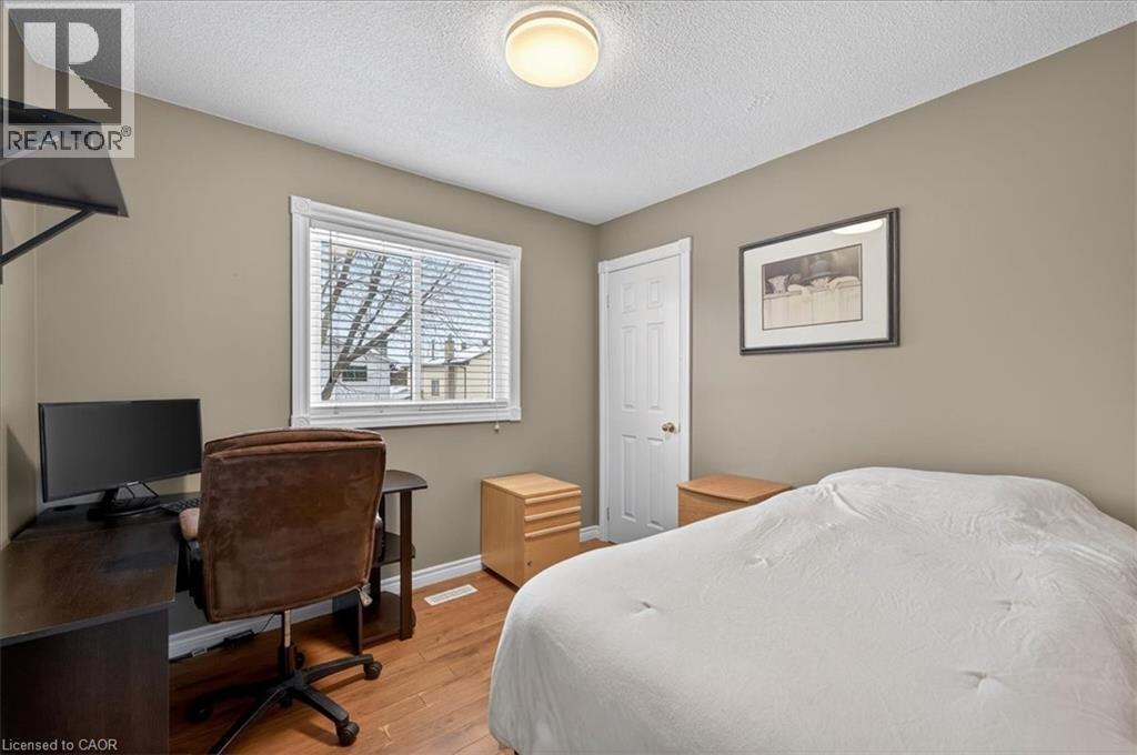 71 Royaledge Way, Hamilton, ON - Indoor Photo Showing Bedroom
