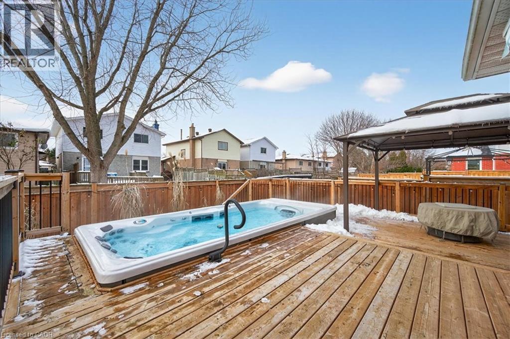 71 Royaledge Way, Hamilton, ON - Outdoor With Deck Patio Veranda