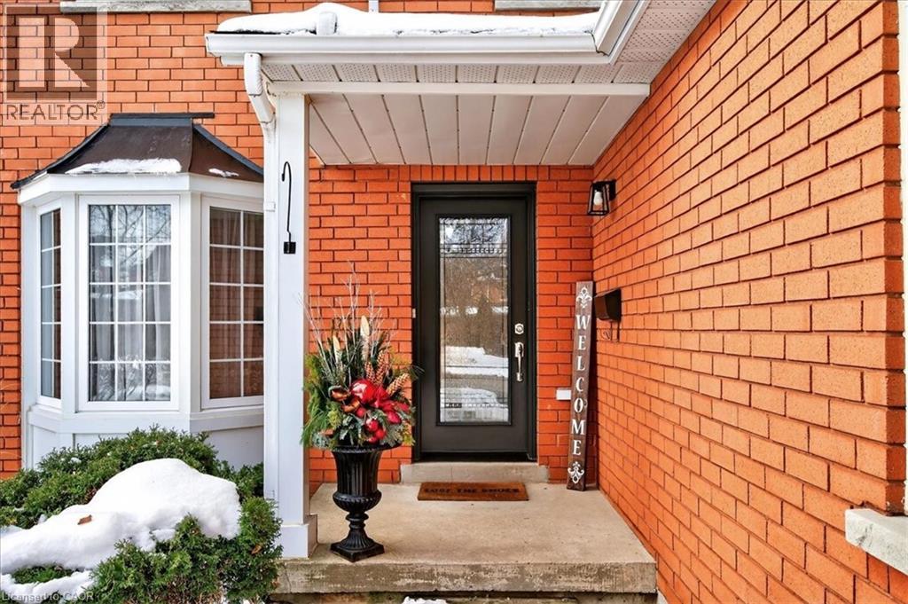 71 Royaledge Way, Hamilton, ON - Outdoor