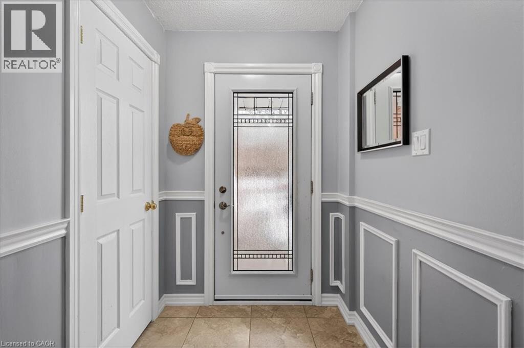 71 Royaledge Way, Hamilton, ON - Indoor Photo Showing Other Room