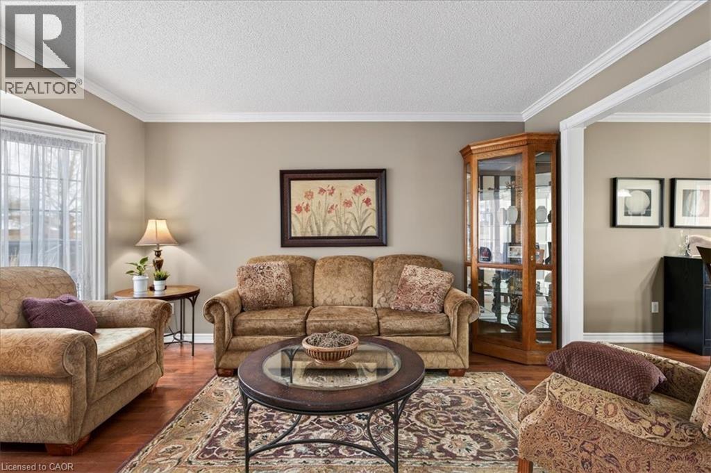 71 Royaledge Way, Hamilton, ON - Indoor Photo Showing Living Room
