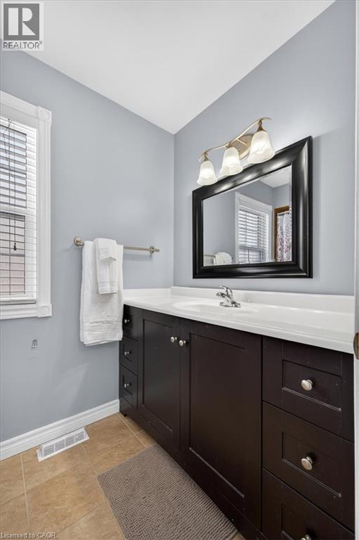 71 Royaledge Way, Hamilton, ON - Indoor Photo Showing Bathroom