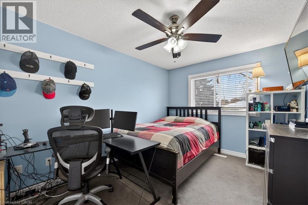 71 Royaledge Way, Hamilton, ON - Indoor Photo Showing Bedroom