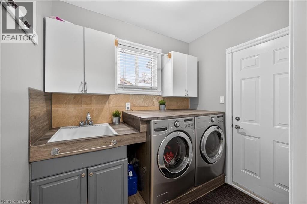 71 Royaledge Way, Hamilton, ON - Indoor Photo Showing Laundry Room