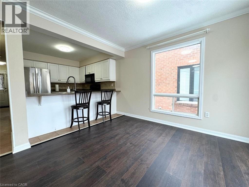 2218 Shadetree Avenue, Burlington, ON - Indoor Photo Showing Kitchen