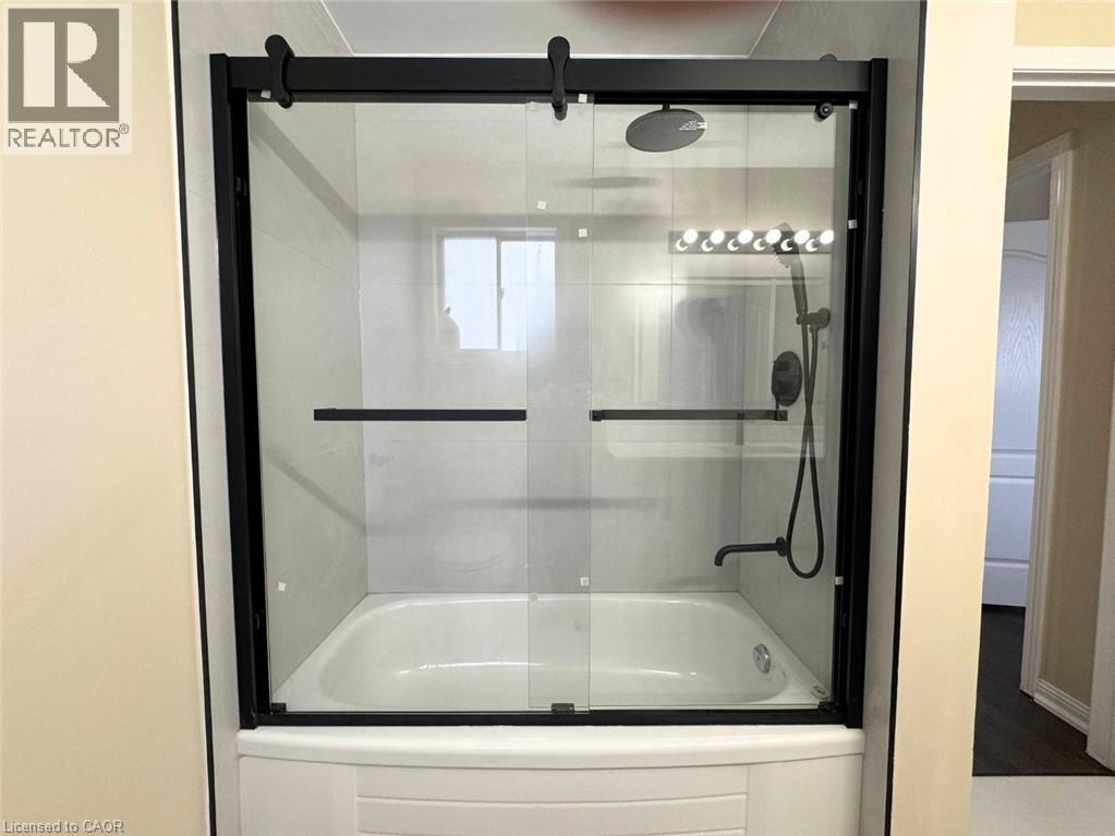 2218 Shadetree Avenue, Burlington, ON - Indoor Photo Showing Bathroom