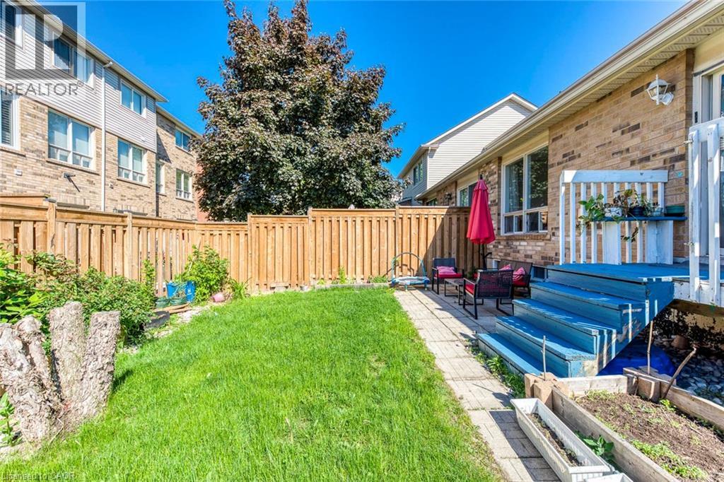 2218 Shadetree Avenue, Burlington, ON - Outdoor