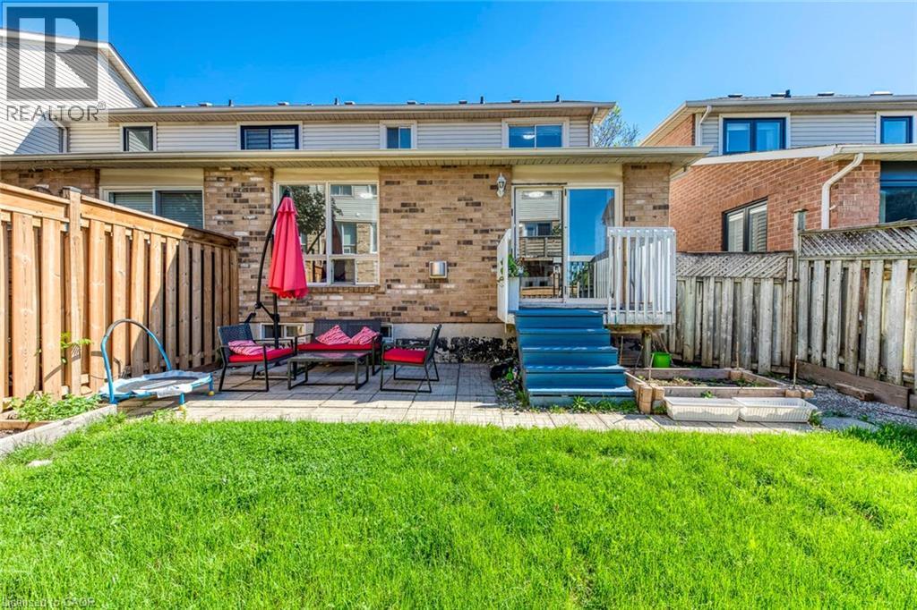 2218 Shadetree Avenue, Burlington, ON - Outdoor