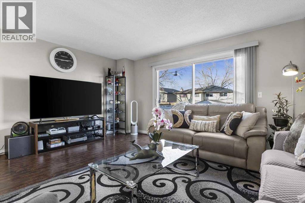 78 Templeson Crescent Ne, Calgary, AB - Indoor Photo Showing Living Room