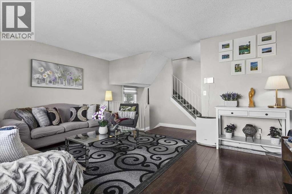 78 Templeson Crescent Ne, Calgary, AB - Indoor Photo Showing Living Room