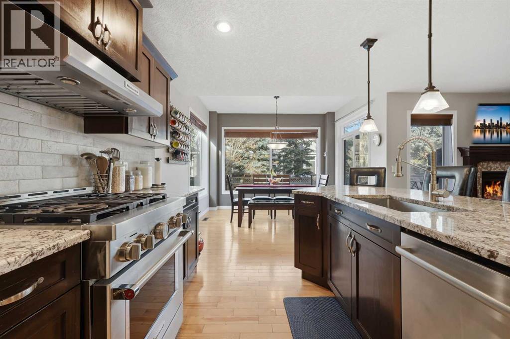 307 Valley Crest Court Nw, Calgary, AB - Indoor Photo Showing Kitchen With Upgraded Kitchen
