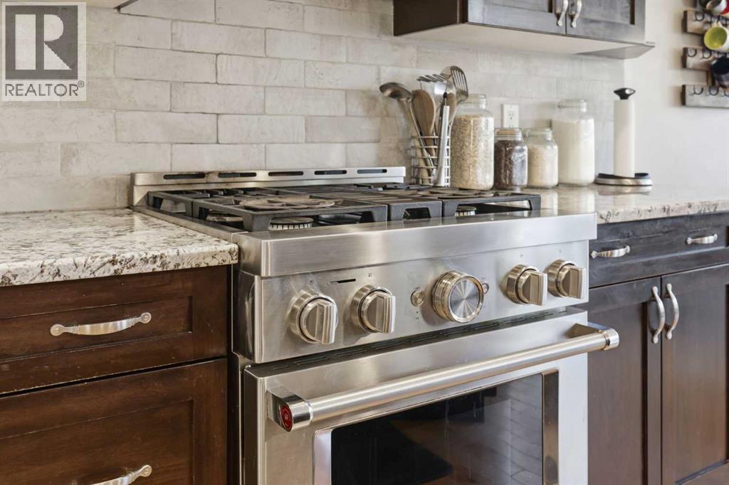 307 Valley Crest Court Nw, Calgary, AB - Indoor Photo Showing Kitchen With Upgraded Kitchen