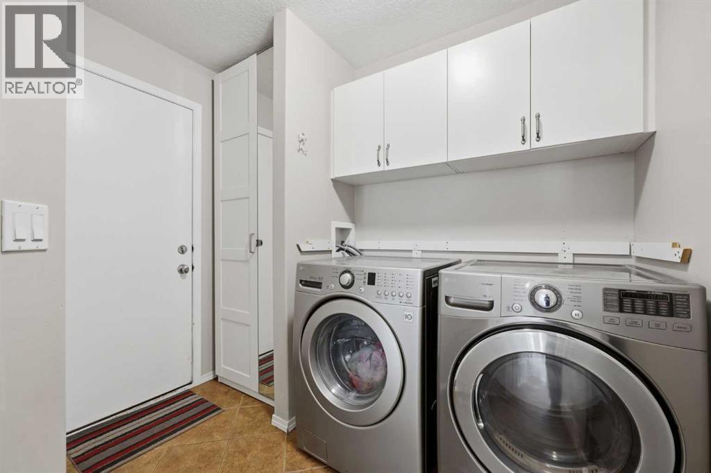 307 Valley Crest Court Nw, Calgary, AB - Indoor Photo Showing Laundry Room