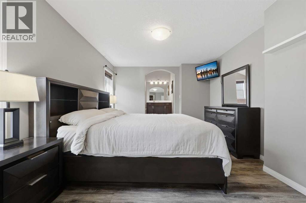 307 Valley Crest Court Nw, Calgary, AB - Indoor Photo Showing Bedroom