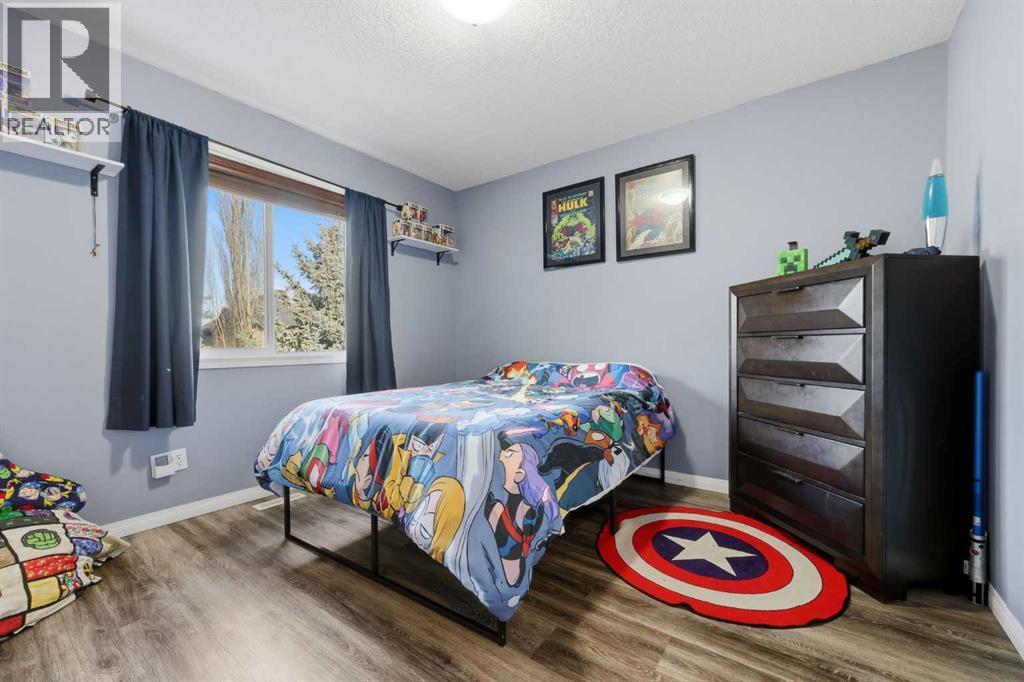 307 Valley Crest Court Nw, Calgary, AB - Indoor Photo Showing Bedroom