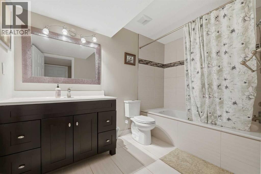 307 Valley Crest Court Nw, Calgary, AB - Indoor Photo Showing Bathroom
