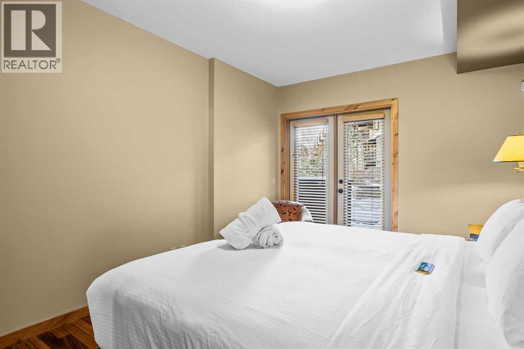 112, 379 Spring Creek Drive, Canmore, AB - Indoor Photo Showing Bedroom