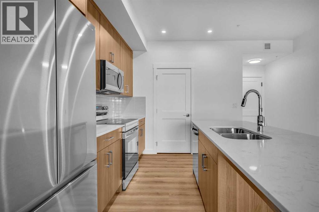 7209, 1802 Mahogany Boulevard, Calgary, AB - Indoor Photo Showing Kitchen With Double Sink With Upgraded Kitchen