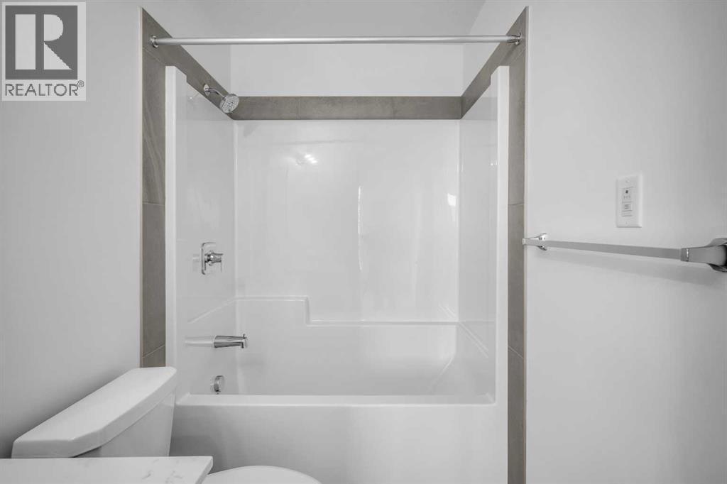 7209, 1802 Mahogany Boulevard, Calgary, AB - Indoor Photo Showing Bathroom