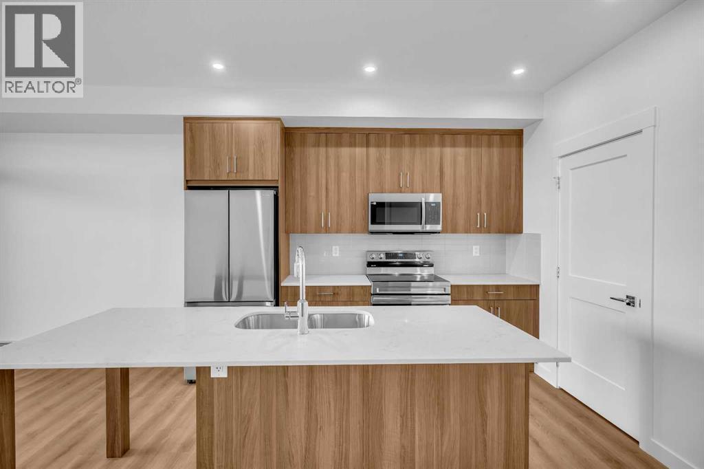 7209, 1802 Mahogany Boulevard, Calgary, AB - Indoor Photo Showing Kitchen With Double Sink