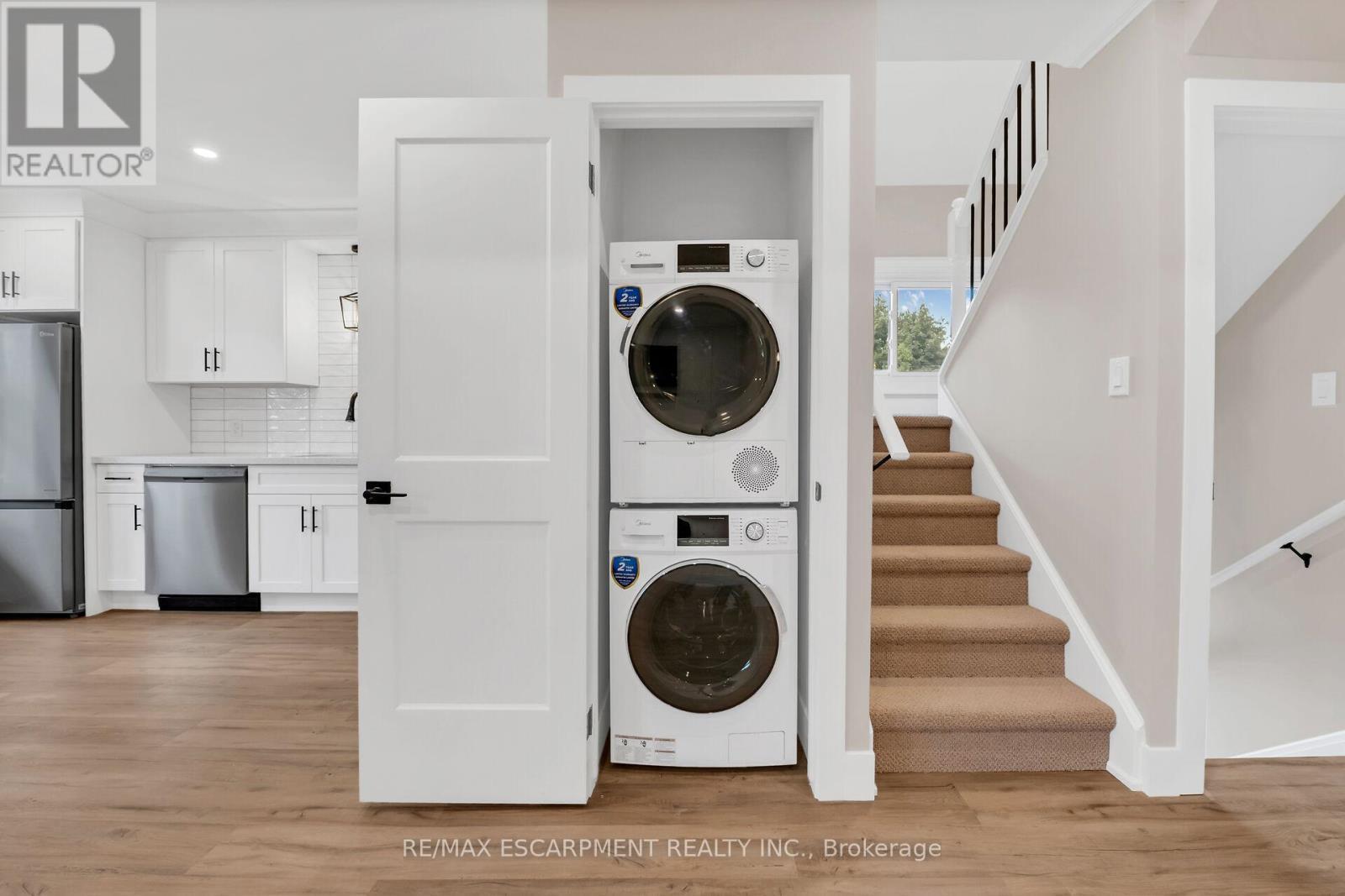 126 Auburn Avenue, Hamilton, ON - Indoor Photo Showing Laundry Room