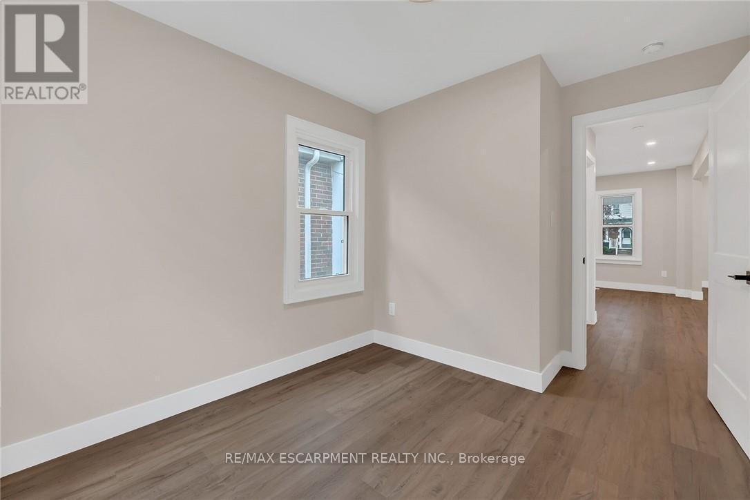 126 Auburn Avenue, Hamilton, ON - Indoor Photo Showing Other Room