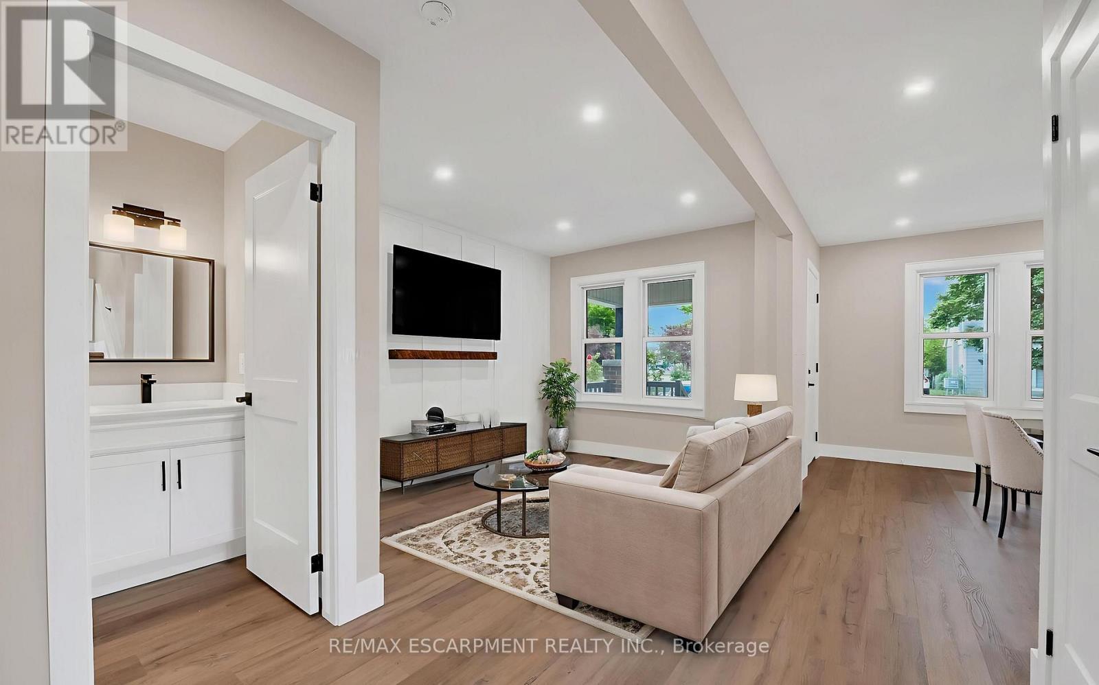 VIRTUALLY STAGED - 126 Auburn Avenue, Hamilton, ON - Indoor