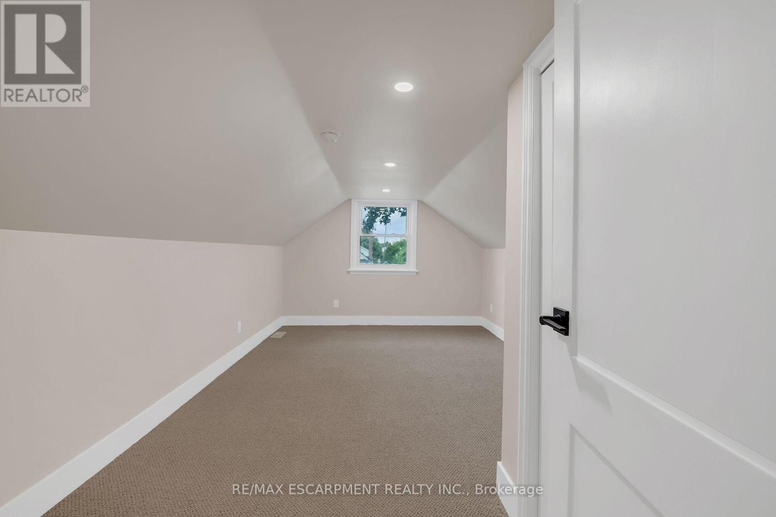 126 Auburn Avenue, Hamilton, ON - Indoor Photo Showing Other Room