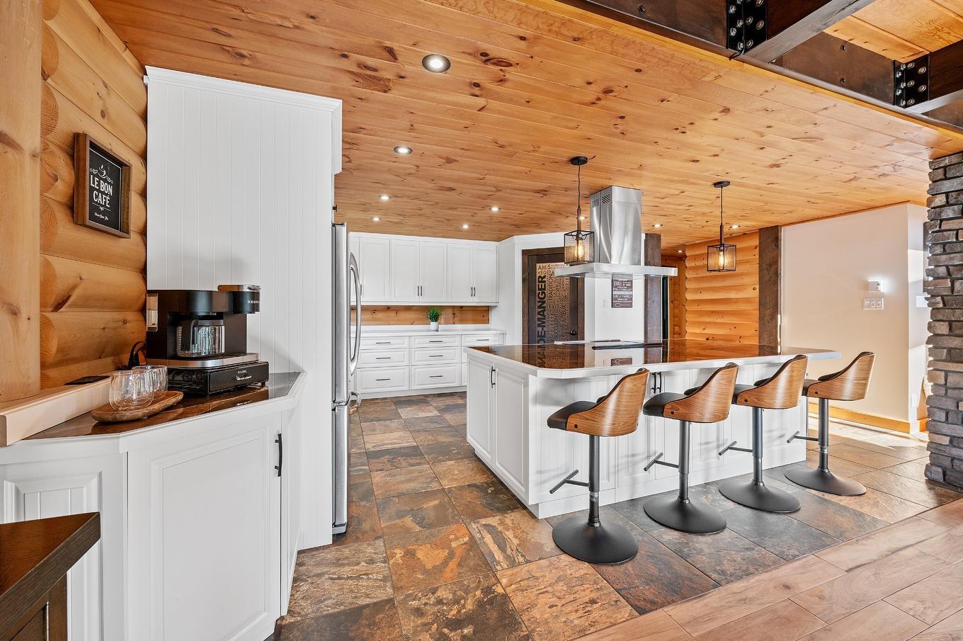 Cuisine - 55 Rue Du Soleil, Saint-Hippolyte, QC - Indoor Photo Showing Kitchen