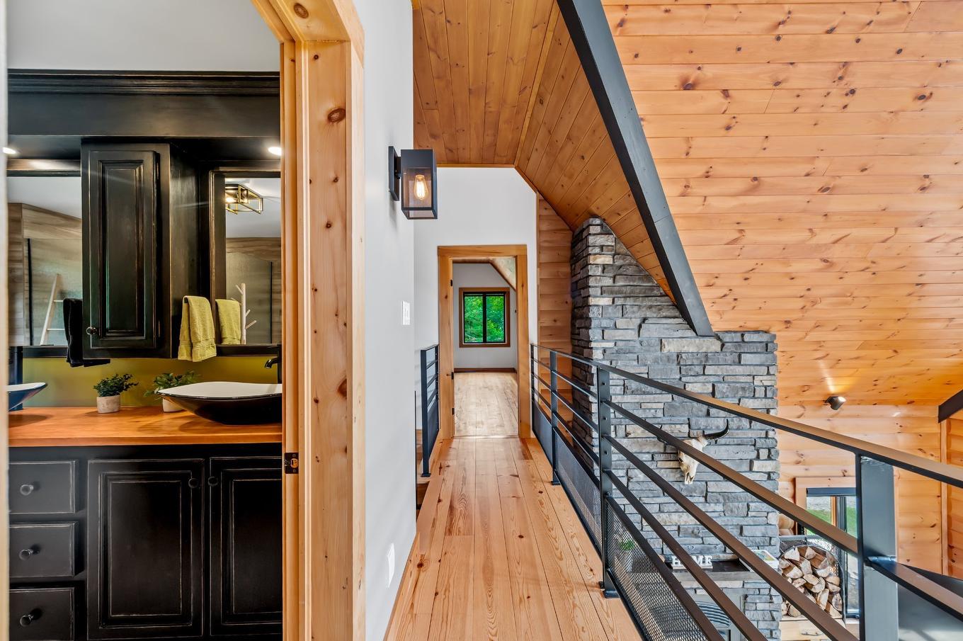 Corridor - 55 Rue Du Soleil, Saint-Hippolyte, QC - Indoor Photo Showing Other Room