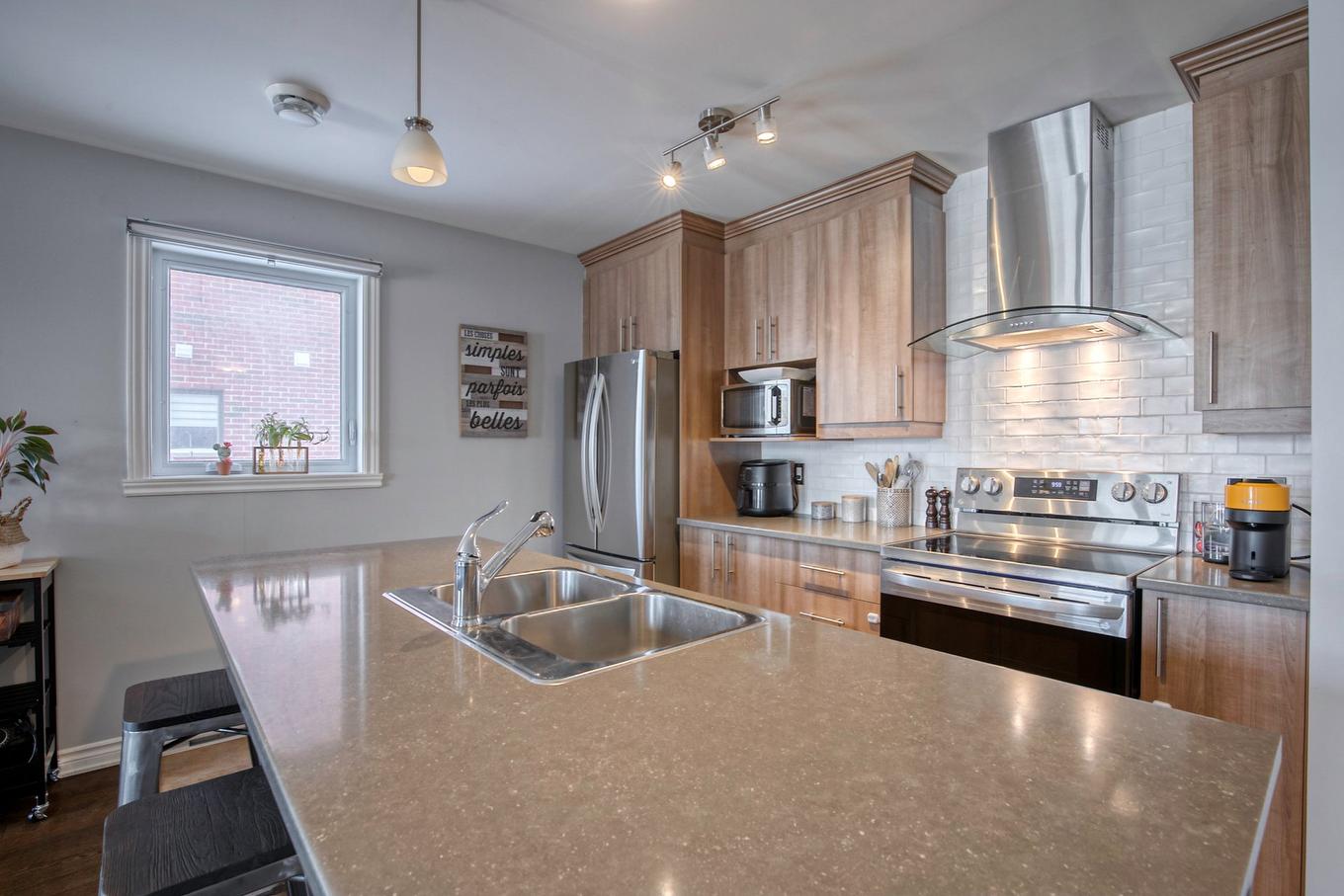 Kitchen - 3-7220 Boul. Cousineau, Longueuil (Saint-Hubert), QC - Indoor Photo Showing Kitchen With Double Sink