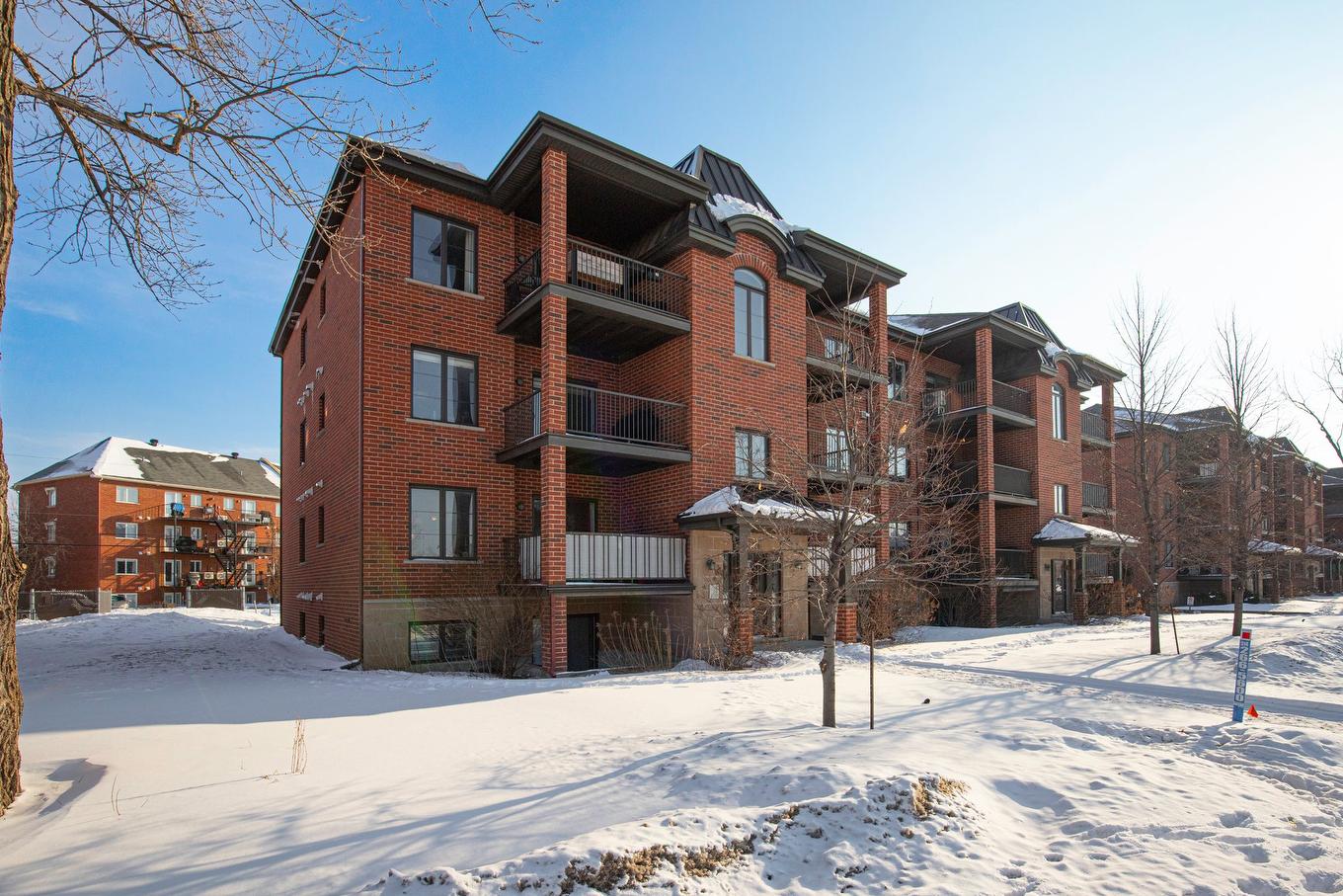 Frontage - 3-7220 Boul. Cousineau, Longueuil (Saint-Hubert), QC - Outdoor