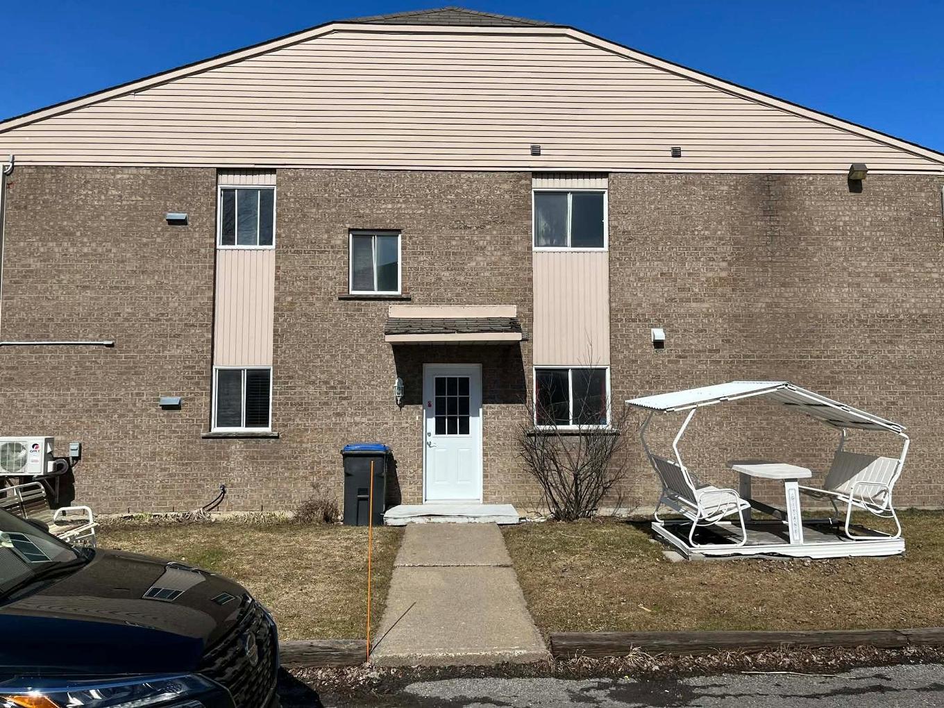 Façade - 202-293 Rue De Montmartre, Saint-Jean-Sur-Richelieu, QC