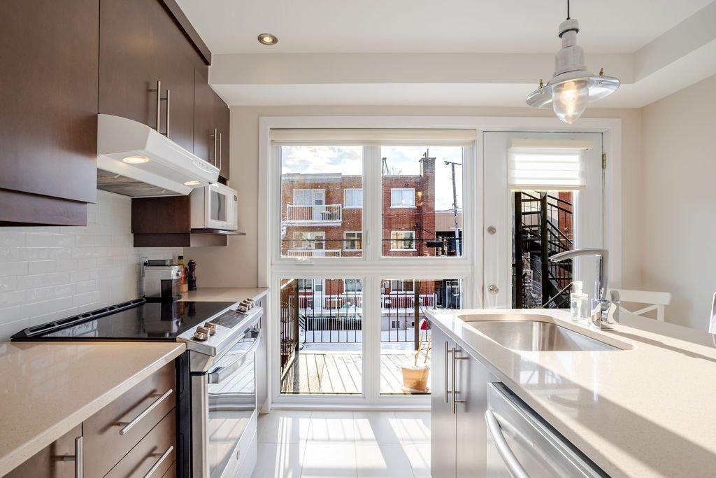 Kitchen - 6556 Rue Chabot, Montréal (Rosemont/La Petite-Patrie), QC - Indoor Photo Showing Kitchen With Upgraded Kitchen