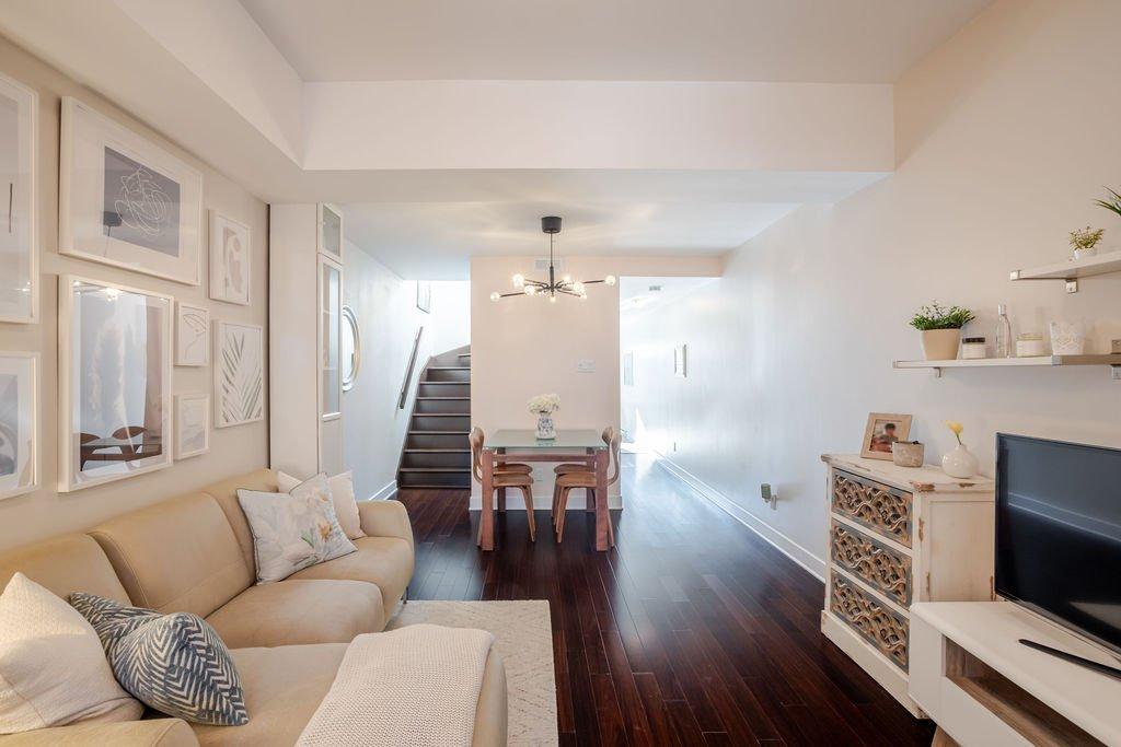 Living room - 6556 Rue Chabot, Montréal (Rosemont/La Petite-Patrie), QC - Indoor Photo Showing Living Room With Fireplace