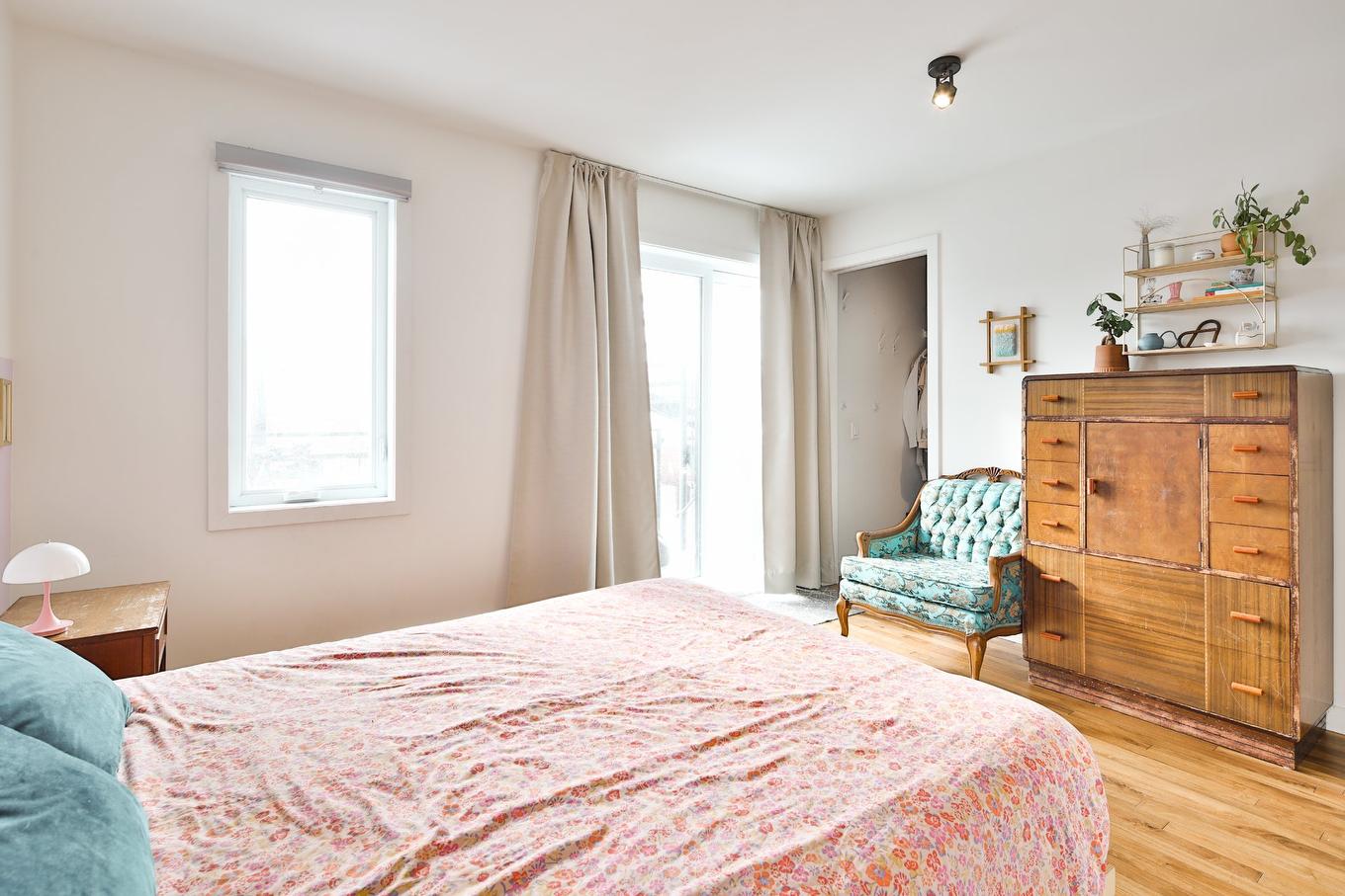 Primary bedroom - 8136 Rue Chabot, Montréal (Villeray/Saint-Michel/Parc-Extension), QC - Indoor Photo Showing Bedroom