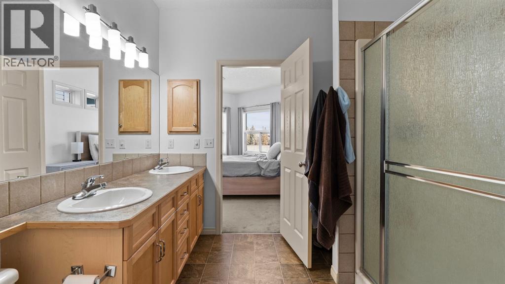 166 Bridlecrest Boulevard Sw, Calgary, AB - Indoor Photo Showing Bathroom