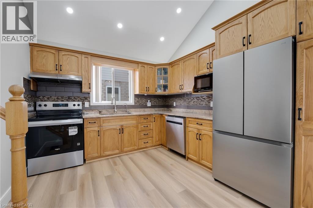 640 Langlaw Drive, Cambridge, ON - Indoor Photo Showing Kitchen With Stainless Steel Kitchen