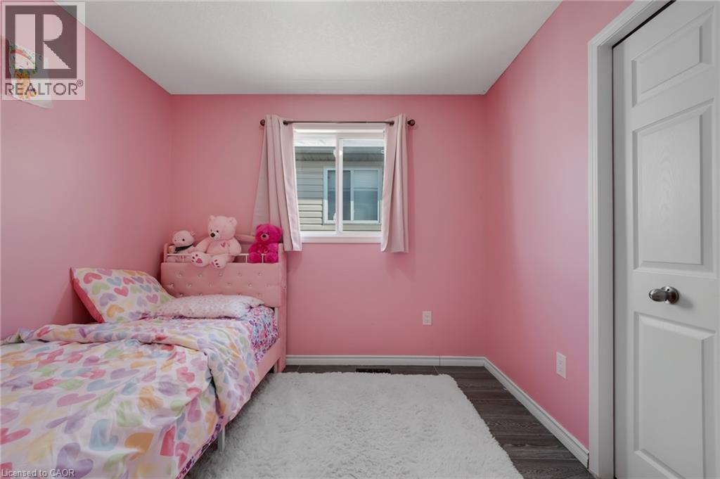 640 Langlaw Drive, Cambridge, ON - Indoor Photo Showing Bedroom