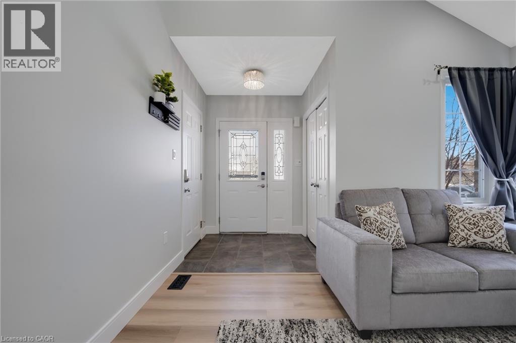 640 Langlaw Drive, Cambridge, ON - Indoor Photo Showing Other Room