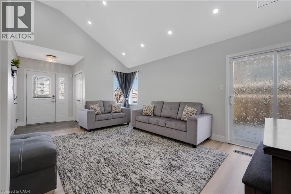 640 Langlaw Drive, Cambridge, ON - Indoor