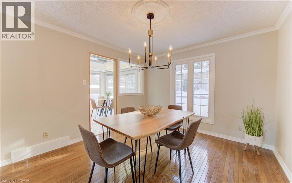 21 Sandcliffe Place, Waterloo, ON - Indoor Photo Showing Dining Room