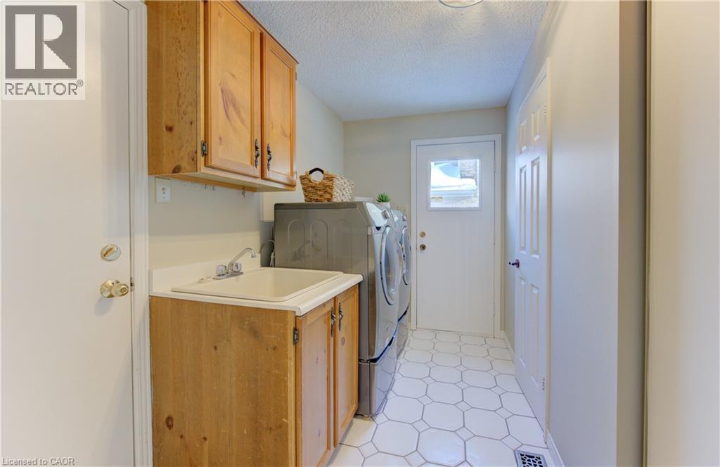 21 Sandcliffe Place, Waterloo, ON - Indoor Photo Showing Laundry Room