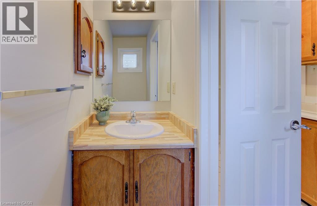 21 Sandcliffe Place, Waterloo, ON - Indoor Photo Showing Bathroom